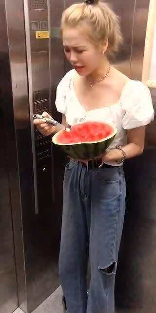 安静吃瓜就好了视频,轻松解码“安静吃瓜”视频魅力