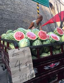 西安吃瓜墙,街头文化新热点揭秘