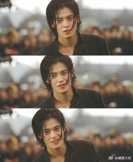 微博小栗旬吃瓜