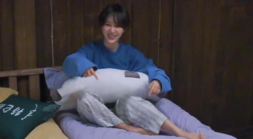 穿睡衣吃情侣瓜